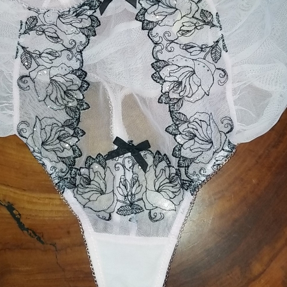 Thong  tulle New  never use - Picture 3 of 8